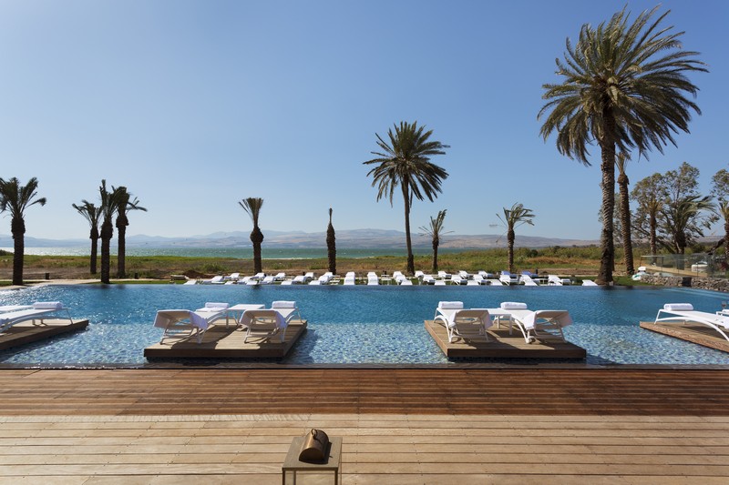 בריכה יוקרתית במלון סטאי